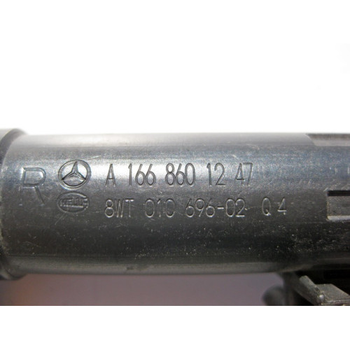 Mercedes-Benz A1668601247 Дефектная правая форсунка фароомывателя ML W166 GL X166