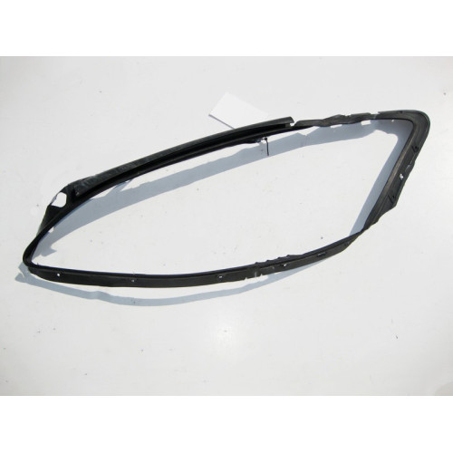 Mercedes-Benz A2218260158 Дефектная уплотнительная резинка левой фары, трещина S-Class W221