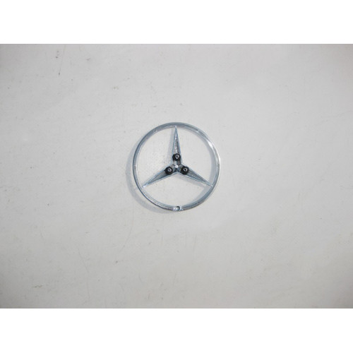 Mercedes-Benz A2217580058 Значок "Mercedes" на крышке багажника S-Class W221