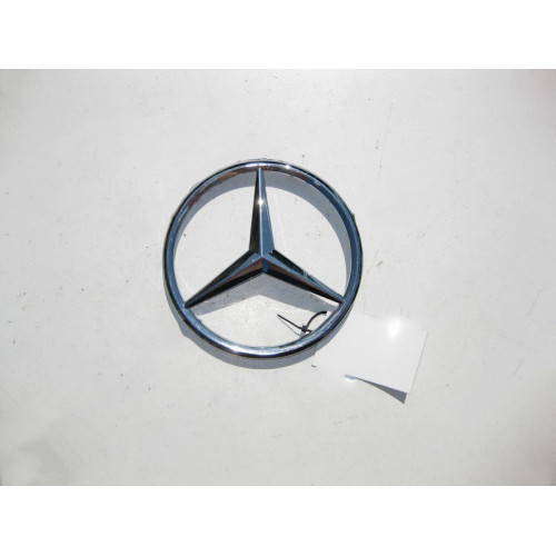 Mercedes-Benz A2158880186 Значок - эмблема " Mercedes-Benz" на решётке радиатора CLS C219