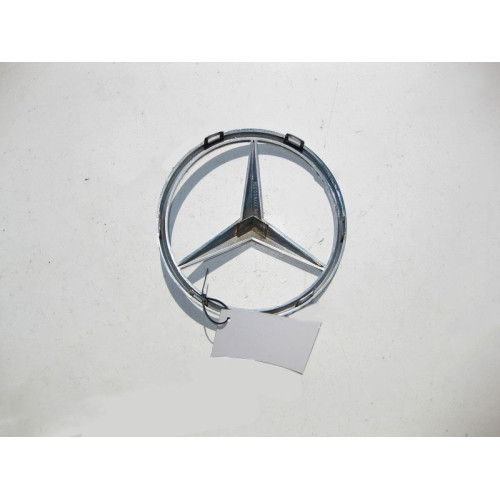 Mercedes-Benz A2158880186 Значок - эмблема " Mercedes-Benz" на решётке радиатора CLS C219