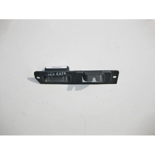 Mercedes-Benz A2037430093 Нижняя внутренняя накладка торца крышки багажника CL203 Sportcoupe
