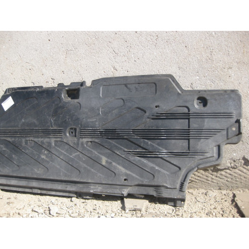 Mercedes-Benz A2056840218 Защита днища боковая правая C-Class W205 с трещинами