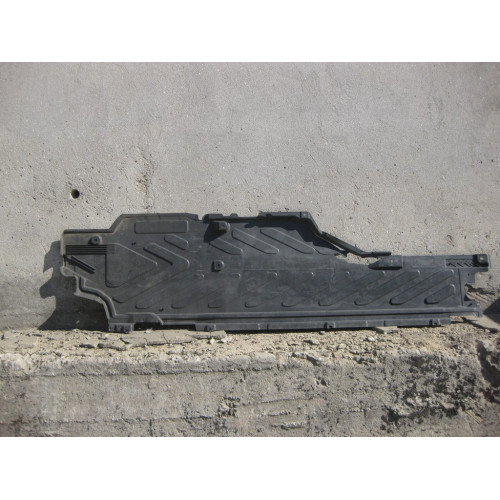 Mercedes-Benz A2056840218 Защита днища боковая правая C-Class W205 с трещинами