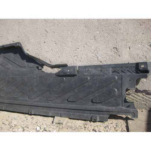 Mercedes-Benz A2056840218 Защита днища боковая правая C-Class W205 с трещинами