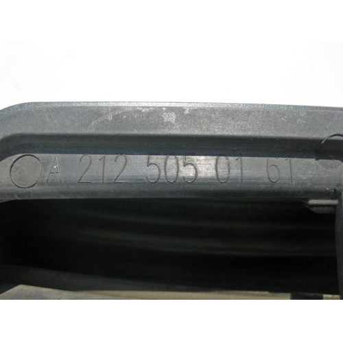 Mercedes-Benz A2125050161 Дефектный впускной воздуховод над радиаторами сверху E-Class W212