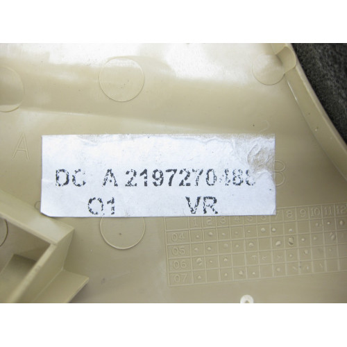 Mercedes-Benz A2197270488 8K67 Накладка динамика бежевая передней правой дверной карты CLS C219