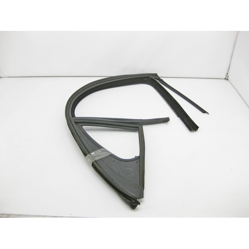 Mercedes-Benz A2227300417 Уплотнитель стекла задней правой двери S-Class W222