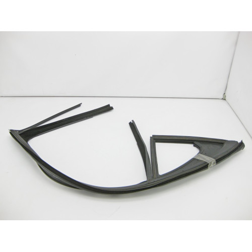 Mercedes-Benz A2227300417 Уплотнитель стекла задней правой двери S-Class W222