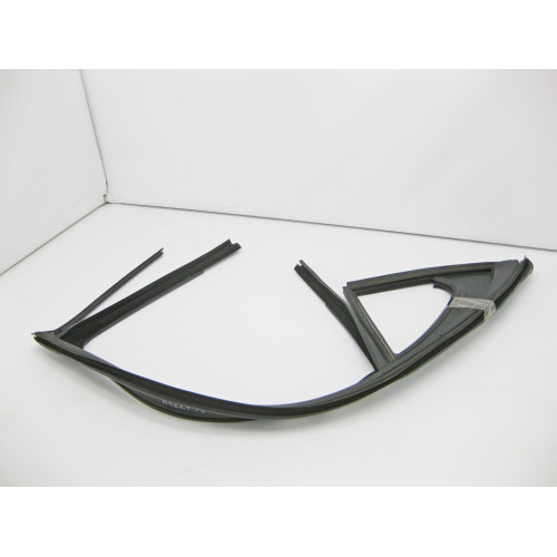 Mercedes-Benz A2227300417 Уплотнитель стекла задней правой двери S-Class W222