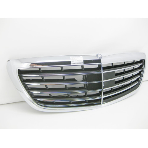 Mercedes-Benz A2228800683 9040 Radiator grille assembly for distronic radar