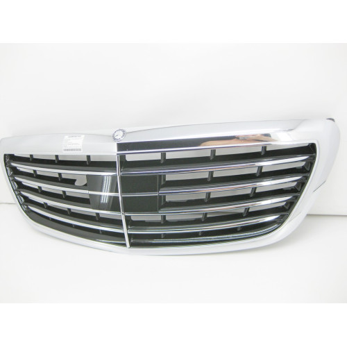 Mercedes-Benz A2228800683 9040 Radiator grille assembly for distronic radar