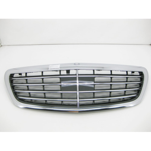 Mercedes-Benz A2228800683 9040 Radiator grille assembly for distronic radar