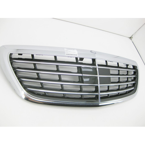 Mercedes-Benz A2228800683 9040 Radiator grille assembly for distronic radar
