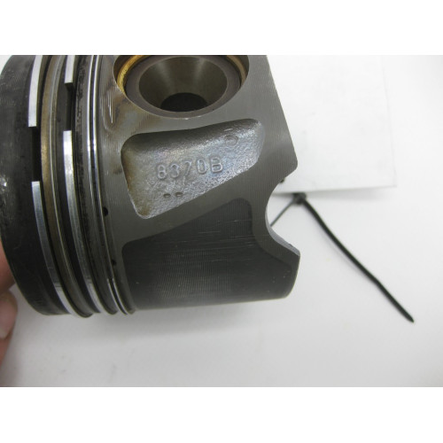 Mercedes-Benz A6420300518 Left piston for engine OM642 V6 3.0 cdi CLS C218 E-Class W212 S-Class W221