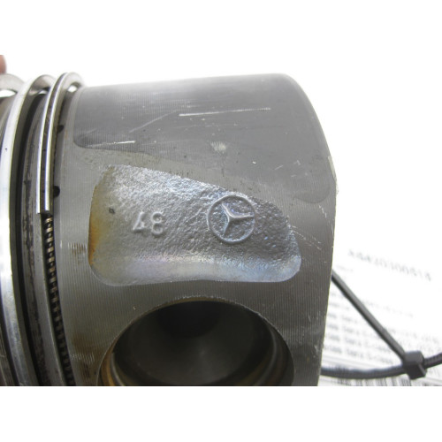 Mercedes-Benz A6420300518 Left piston for engine OM642 V6 3.0 cdi CLS C218 E-Class W212 S-Class W221