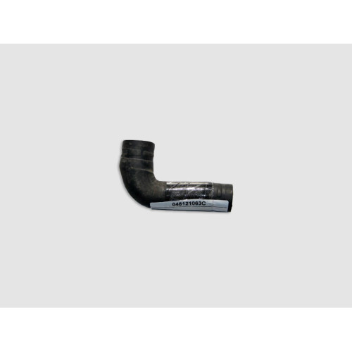 VAG 048121063C Патрубок охлаждающей жидкости VW Passat B5 Audi A4