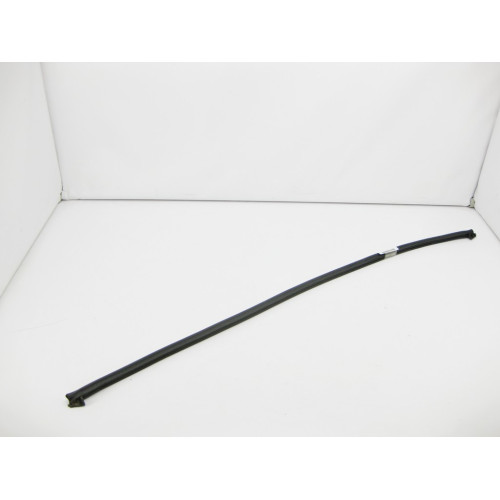 Audi 8E0823723A Уплотнитель подкапотный задний Audi A4 B6