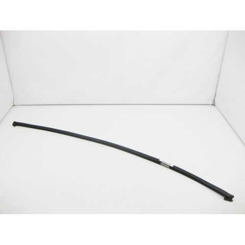 Audi 8E0823723A Уплотнитель подкапотный задний Audi A4 B6