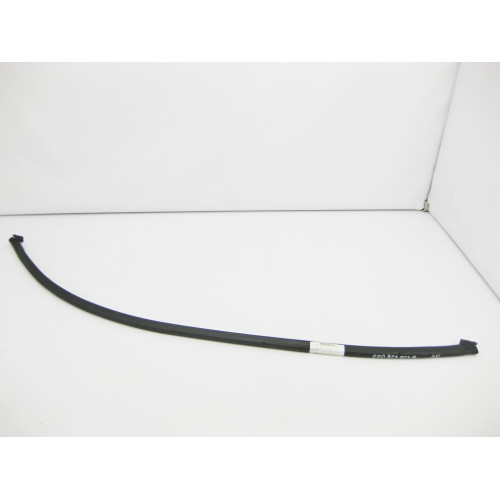 Audi 8E0823723A Уплотнитель подкапотный задний Audi A4 B6
