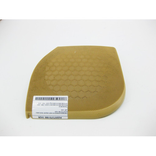Mercedes-Benz A2207370188 1A26 Накладка динамика бежевая на карте задней левой двери S-class short W220 S-class long V220