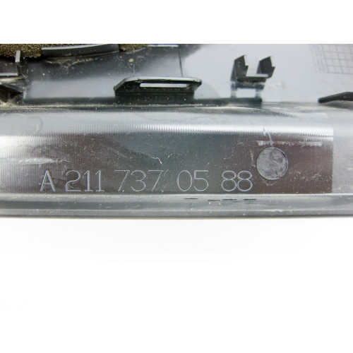 Mercedes-Benz A2117370588 9051 Накладка динамика черная на карте задней левой двери E-class W211 E-class S211