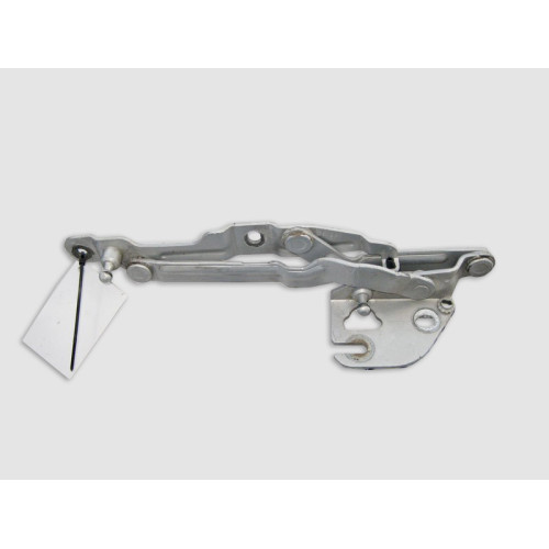 VAG 8D5827302C Петля крышки багажника правая VW Passat B5+