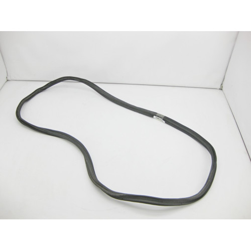 VAG 3B5827705G Уплотнительная резинка крышки багажника VW Passat B5 Skoda Superb седан