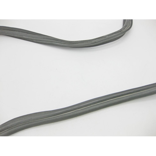 VAG 3B5827705G Уплотнительная резинка крышки багажника VW Passat B5 Skoda Superb седан