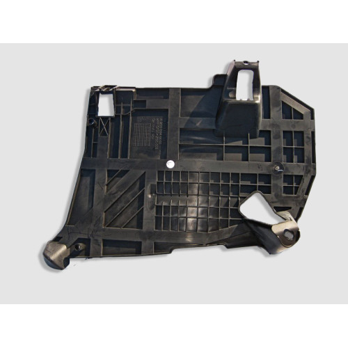 Mercedes-Benz A2056844400 Пластиковая опора пространства ног переднего пассажира C-Class W205