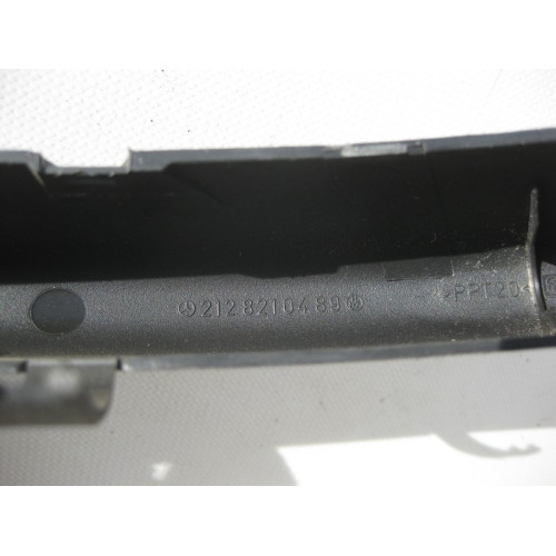 Mercedes-Benz A2128210489 Накладка правой петли крышки багажника E-Class W212
