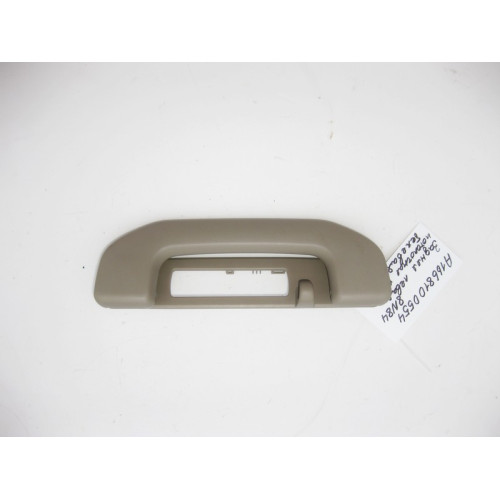 Mercedes-Benz A1668100654 8N84 Ручка потолочная бежевая задняя правая