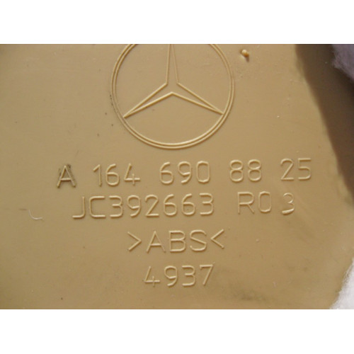 Mercedes-Benz A1646908825 8K67 Нижняя обшивка правой стойки "A" бежевая ML W164 GL X164