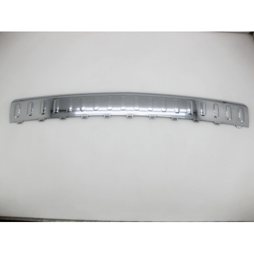 Mercedes-Benz A1668840190 Дефектная хром накладка заднего бампера верхняя GL GLS X166