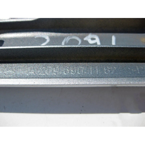 Mercedes-Benz A2096901182 Молдинг левой двери с хромом CLK C209