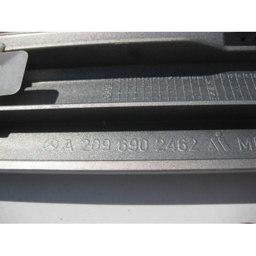 Mercedes-Benz A2096901282 Молдинг правой двери с хромом CLK C209