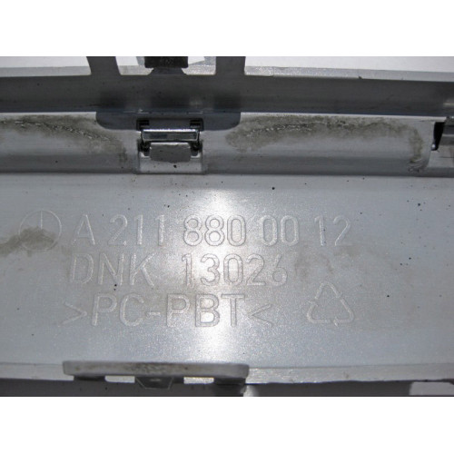 Mercedes-Benz A2118800012 Центральный молдинг заднего бампера с хромом E-Class W211