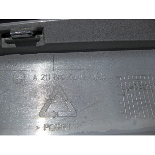 Mercedes-Benz A2118800612 Правый молдинг переднего бампера (полез хром) E-Class W211