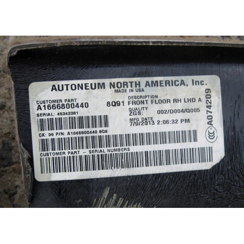 Mercedes-Benz A1666800440 8Q91 Ковёр салона передний правый бежевый ML W166 GL X166