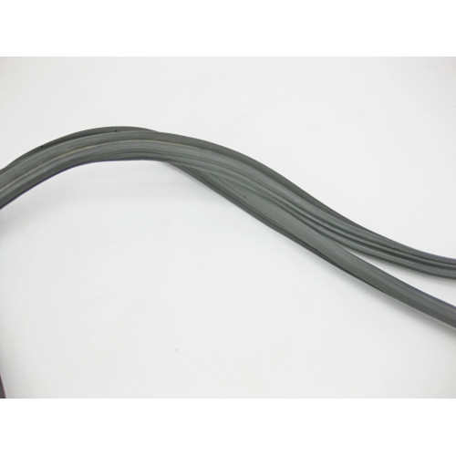 VAG 1J0827705A Уплотнительная резинка крышки багажника VW Golf 4