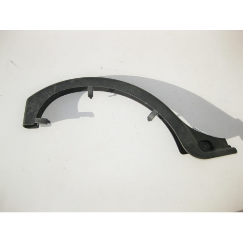 Mercedes-Benz A2038211089 Накладка правой петли крышки багажника C-Class W203