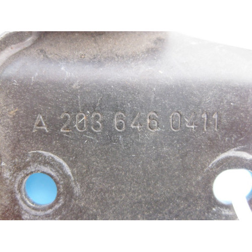 Mercedes-Benz A2036460411 Правый кронштейн упора шторки багажника C-Class S203 универсал