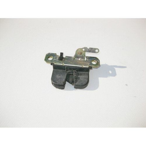 VAG 3B9827505 Замок крышки багажника VW Passat B5