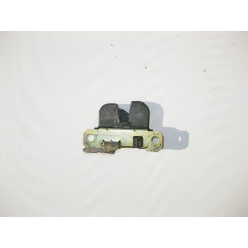 VAG 3B9827505 Замок крышки багажника VW Passat B5