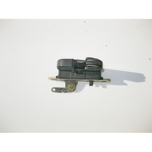 VAG 3B9827505 Замок крышки багажника VW Passat B5