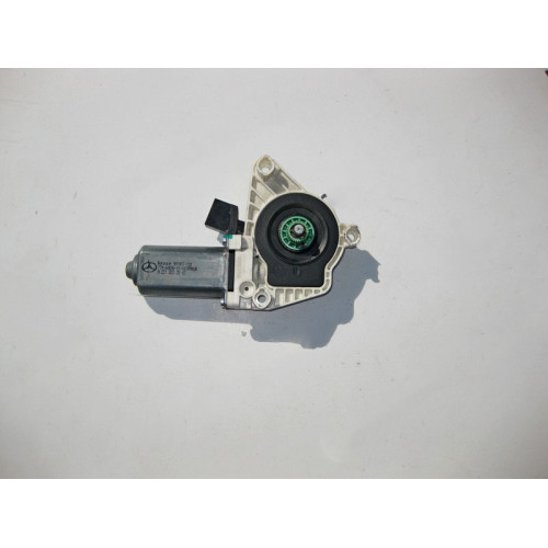 Mercedes-Benz A2218202842 Моторчик переднего правого стеклоподъемника S-Class W221