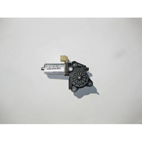 Bosch 0130822008 Моторчик заднего левого стеклоподъемника Bosch C-Class W203