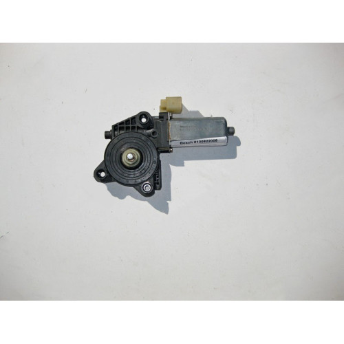 Bosch 0130822008 Моторчик заднего левого стеклоподъемника Bosch C-Class W203