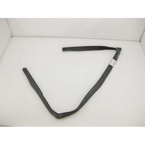 Mercedes-Benz A2517250125 Уплотнитель опускного стекла передней левой двери R-Class W251