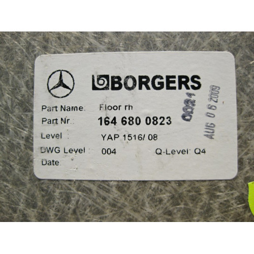 Mercedes-Benz A1646800823 Крышка днища пола переднего правого пассажира ML W164 GL X164